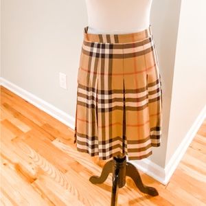 Burberry pleated skirt (authentic)